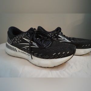 Brooks Sneakers